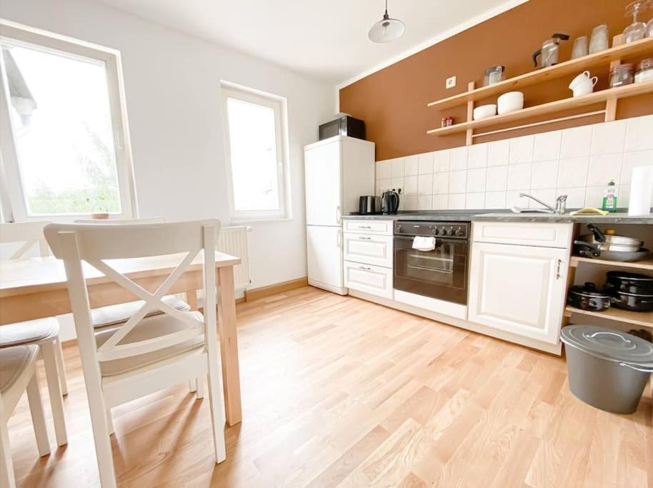 Schoene Ferienwohnung Mit Blick Ueber Stadtwald Leipzig Exterior photo