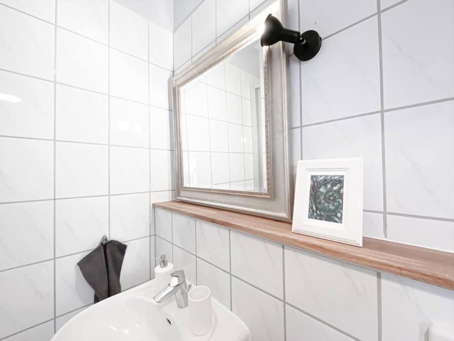 Schoene Ferienwohnung Mit Blick Ueber Stadtwald Leipzig Exterior photo